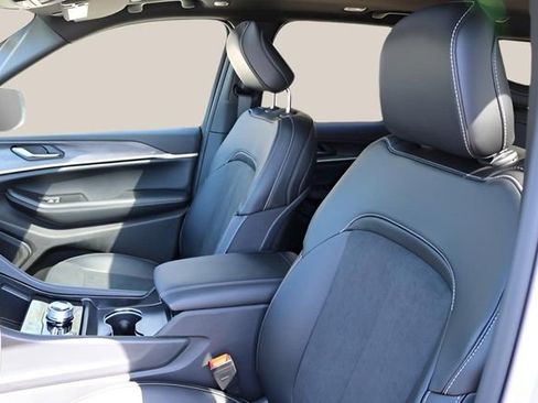 New 2026 Jeep Grand Cherokee Altitude image 12