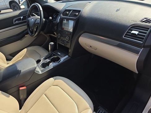 Used 2018 Ford Explorer XLT w/ Equipment Group 202A FWD image 33