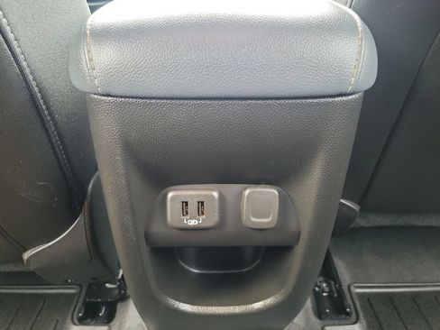 Used 2022 Chevrolet Colorado Z71 AWD/4WD image 24