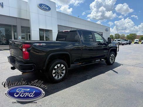 Used 2024 Chevrolet Silverado 2500 Custom w/ Custom Convenience Package AWD/4WD image 3
