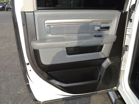 Used 2019 RAM 1500 Classic SLT RWD image 19