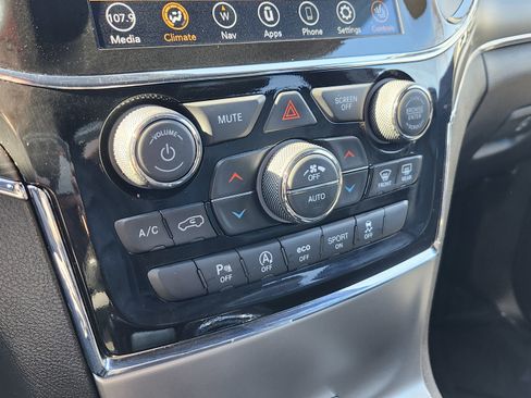 Used 2022 Jeep Grand Cherokee Limited image 35