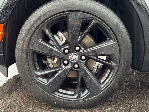 Used 2022 Buick Envision Essence w/ Sport Touring Package image 5