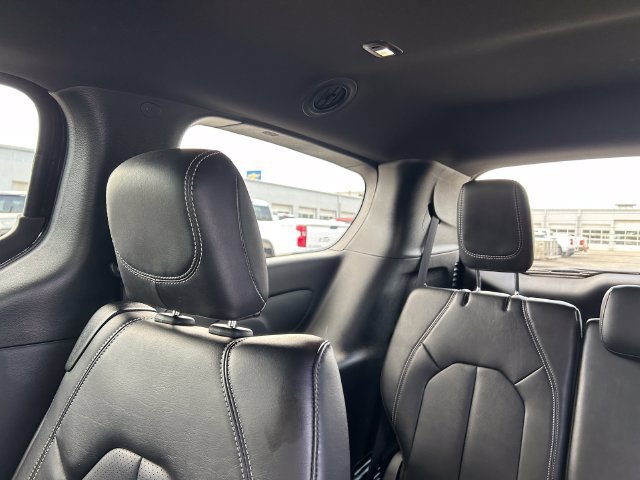 Used 2025 Chrysler Pacifica Select FWD image 17
