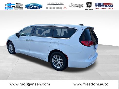 Used 2023 Chrysler Voyager LX FWD image 3