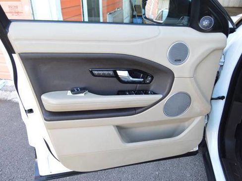 Used 2016 Land Rover Range Rover Evoque SE image 33