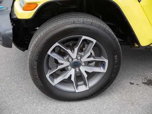 Used 2024 Jeep Wrangler Unlimited w/ Convenience Group AWD/4WD image 9