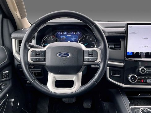 Used 2023 Ford Expedition Max XLT image 2