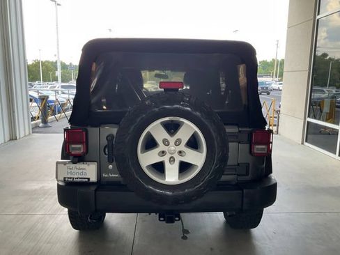 Used 2018 Jeep Wrangler Unlimited Sport S AWD/4WD image 19