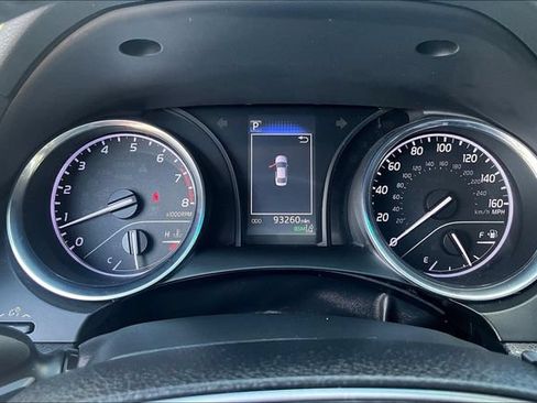 Used 2018 Toyota Camry SE w/ Moonroof Package FWD image 12