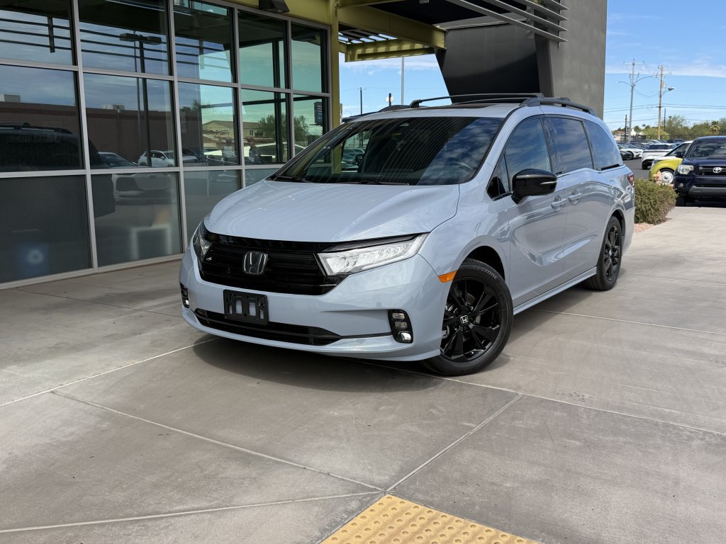 Used 2023 Honda Odyssey Sport image 2