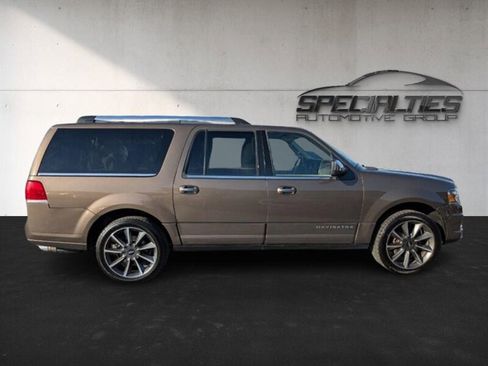 Used 2017 Lincoln Navigator L Reserve image 10
