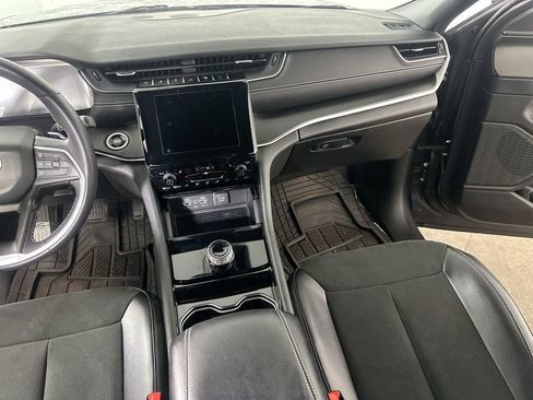Used 2023 Jeep Grand Cherokee Altitude AWD/4WD image 19