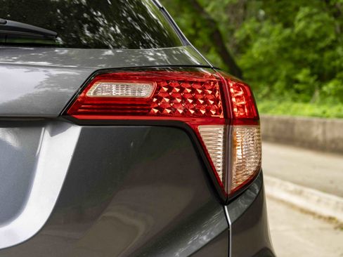 Used 2018 Honda HR-V EX image 13