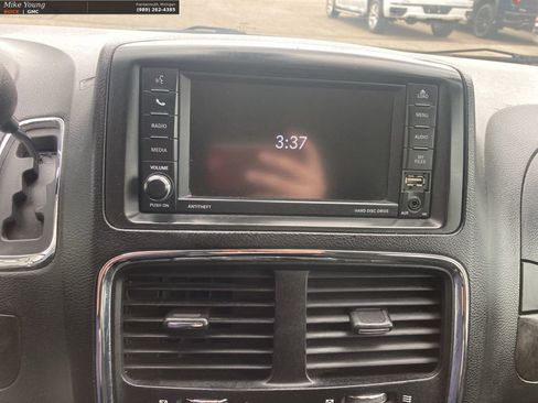 Used 2019 Dodge Grand Caravan SE FWD image 14