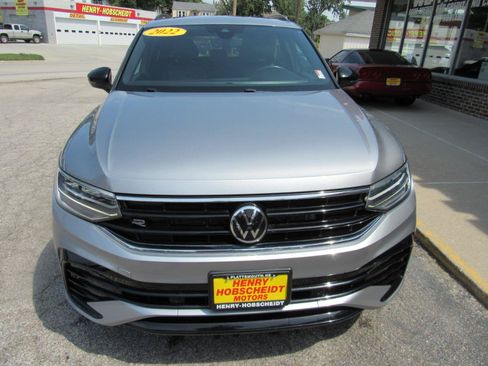 Used 2022 Volkswagen Tiguan SE R-Line AWD/4WD image 2