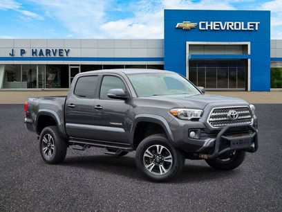 Used 2017 Toyota Tacoma TRD Sport w/ Tow Package (A/T)