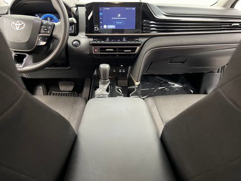 Used 2025 Toyota Camry LE FWD image 40
