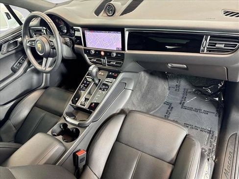 Certified 2025 Porsche Macan AWD/4WD image 26