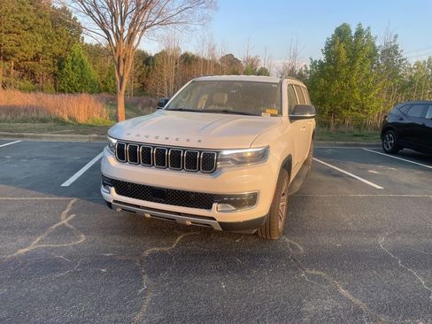 Used 2024 Jeep Wagoneer L Series II w/ Flexible Seating Group image 2