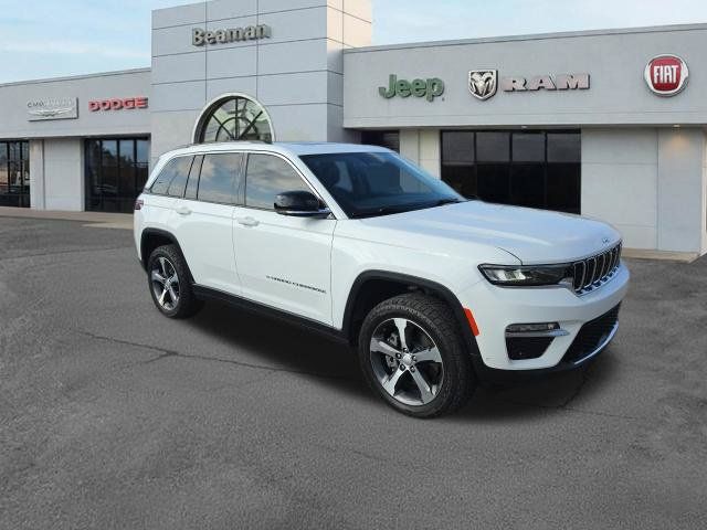 Used 2023 Jeep Grand Cherokee 4WD 4xe w/ Luxury Tech Group II image 4