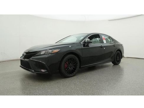 Used 2023 Toyota Camry SE w/ Convenience Package image 18