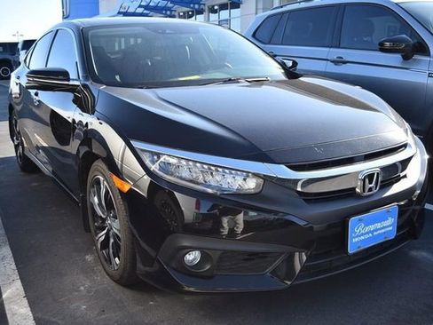 Used 2017 Honda Civic Touring image 4