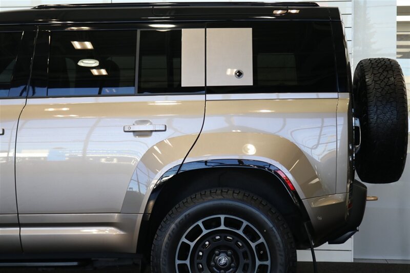 Used 2025 Land Rover Defender 110 AWD/4WD image 46