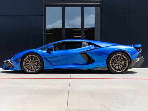 Used 2025 Lamborghini Revuelto AWD/4WD image 11