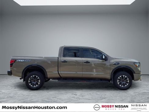 Used 2023 Nissan Titan PRO-4X AWD/4WD image 8