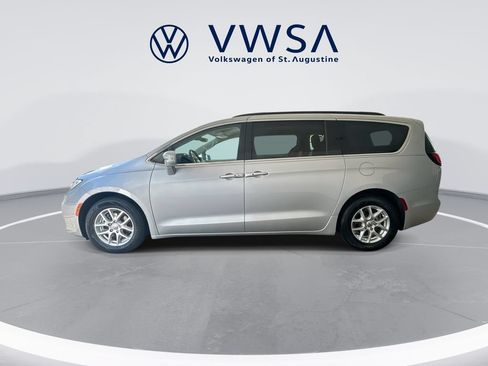 Used 2022 Chrysler Pacifica Touring-L FWD image 4