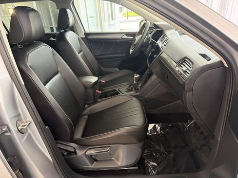 Used 2022 Volkswagen Tiguan SE FWD image 24