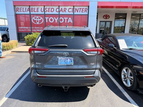 Used 2021 Toyota RAV4 XLE w/ Convenience Package image 6