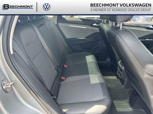Used 2023 Volkswagen Taos SE w/ Panoramic Sunroof Package AWD/4WD image 25