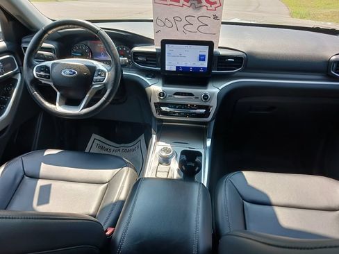 Used 2023 Ford Explorer XLT w/ Equipment Group 202A AWD/4WD image 10