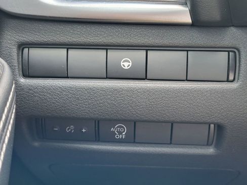 Used 2023 Nissan Rogue SV image 19