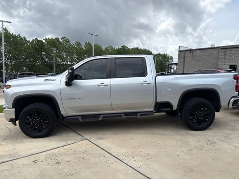 Used 2023 Chevrolet Silverado 2500 LT w/ Convenience Package AWD/4WD image 4