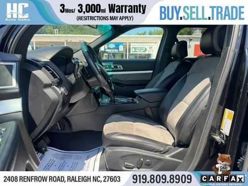 Used 2017 Ford Explorer XLT w/ Equipment Group 202A AWD/4WD image 12