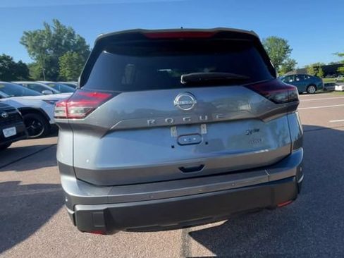 Used 2024 Nissan Rogue S AWD/4WD image 3