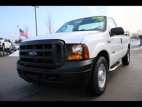 Used 2006 Ford F350 XL image 2