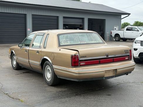 Used 1991 Lincoln Town Car Executive RWD image 7