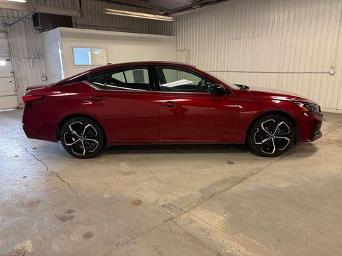 Used 2024 Nissan Altima 2.5 SR image 5