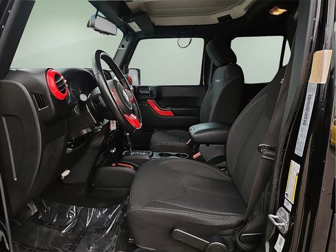 Used 2018 Jeep Wrangler Unlimited Sahara image 12