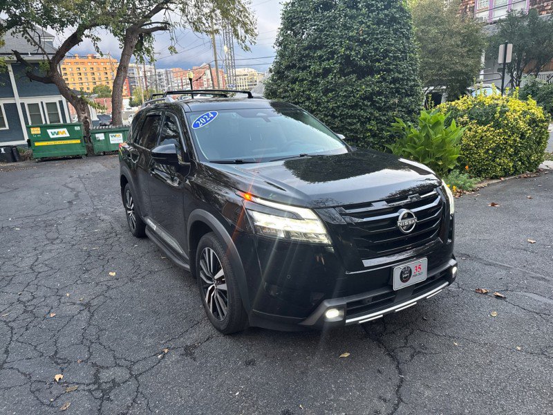 Used 2024 Nissan Pathfinder Platinum w/ Lighting Package (N93) AWD/4WD image 13