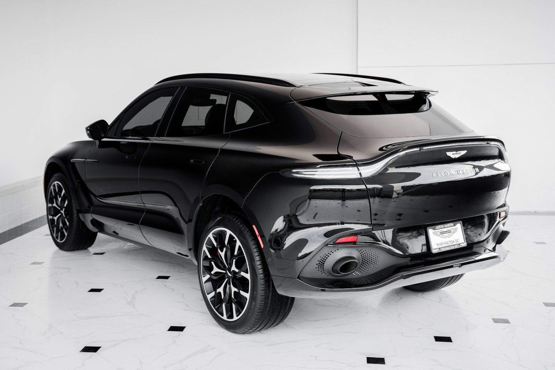 Used 2022 Aston Martin DBX AWD/4WD image 2