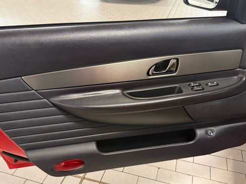 Used 2005 Ford Thunderbird image 25