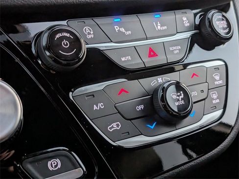 New 2026 Chrysler Pacifica Select image 17