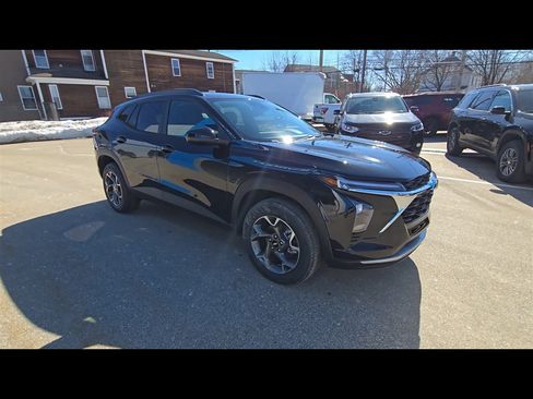 New 2026 Chevrolet Trax LT FWD image 2