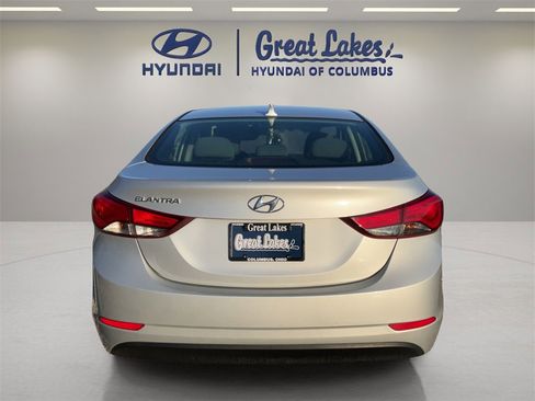 Used 2015 Hyundai Elantra SE image 4