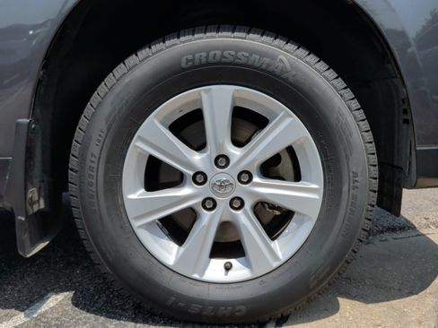 Used 2013 Toyota Highlander Plus FWD image 11